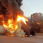 Incendio en un tráiler por falla mecánica