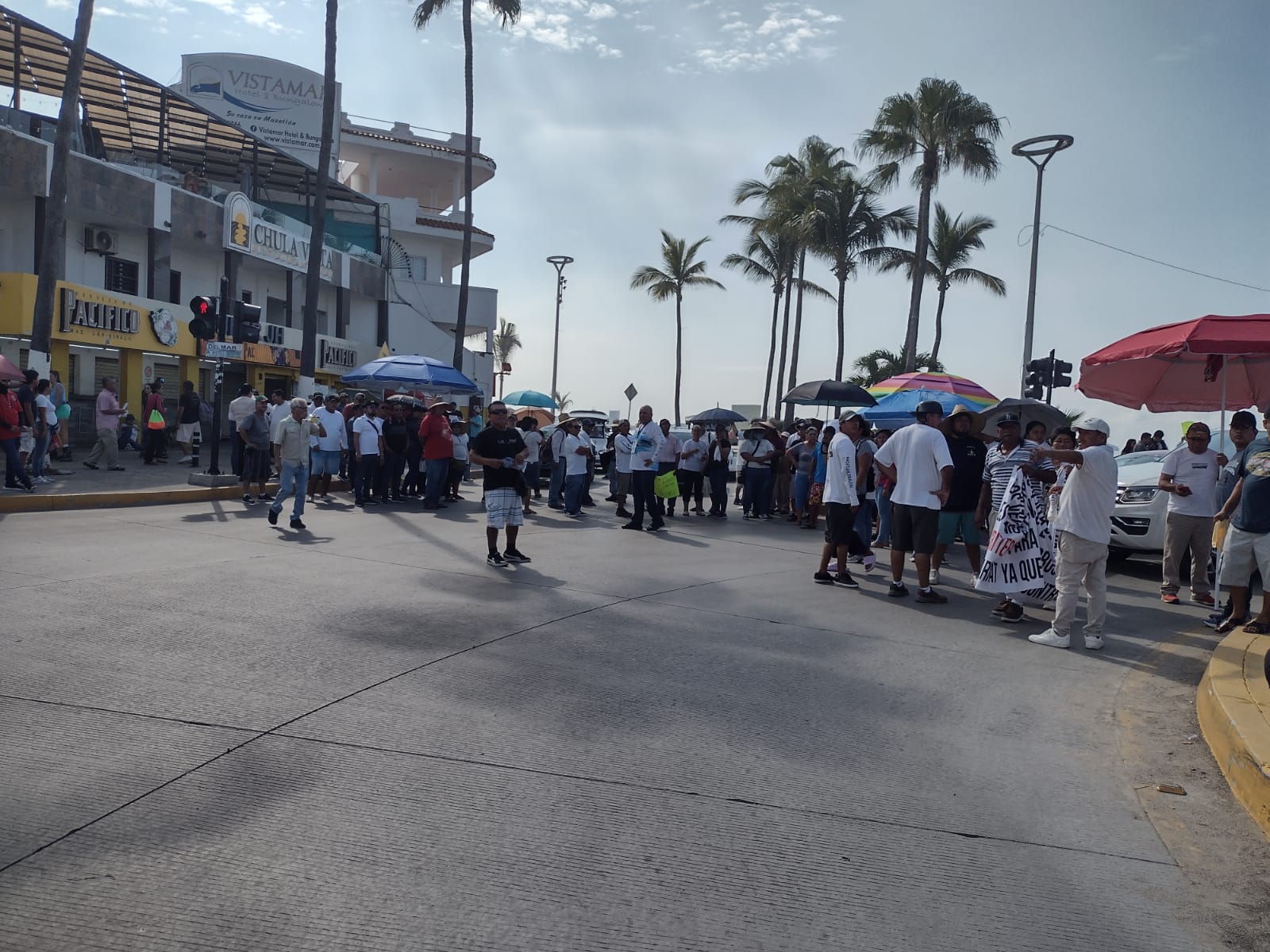 Vendedores de playa protestan en Mazatlán