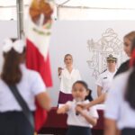 Estrella Palacios en su primer Lunes Cívico